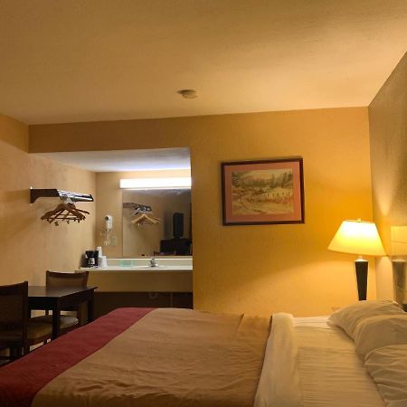 Economy Inn & Suites هانيبال المظهر الخارجي الصورة
