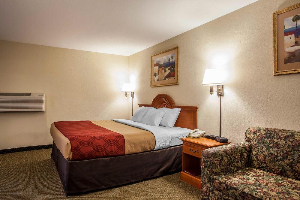 Economy Inn & Suites هانيبال المظهر الخارجي الصورة