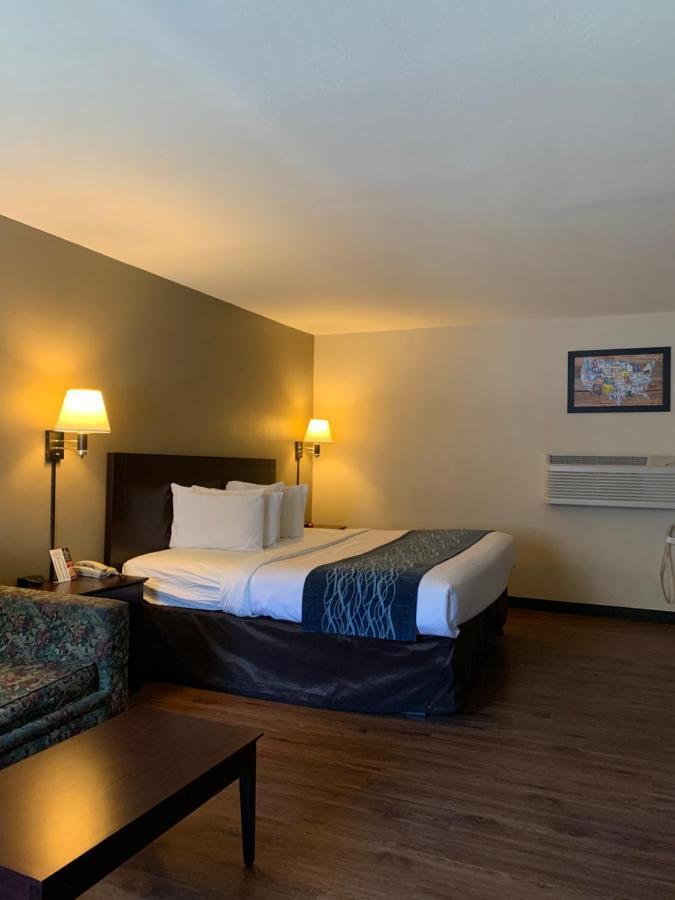 Economy Inn & Suites هانيبال المظهر الخارجي الصورة