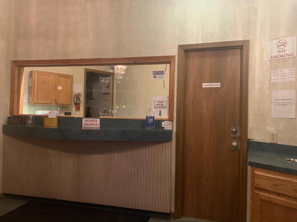 Economy Inn & Suites هانيبال المظهر الخارجي الصورة