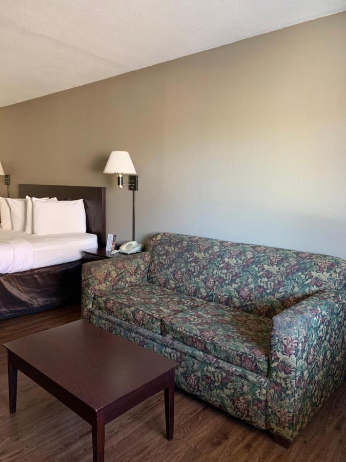 Economy Inn & Suites هانيبال المظهر الخارجي الصورة