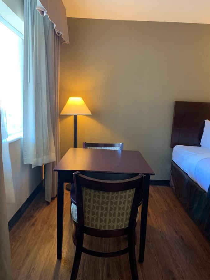 Economy Inn & Suites هانيبال المظهر الخارجي الصورة