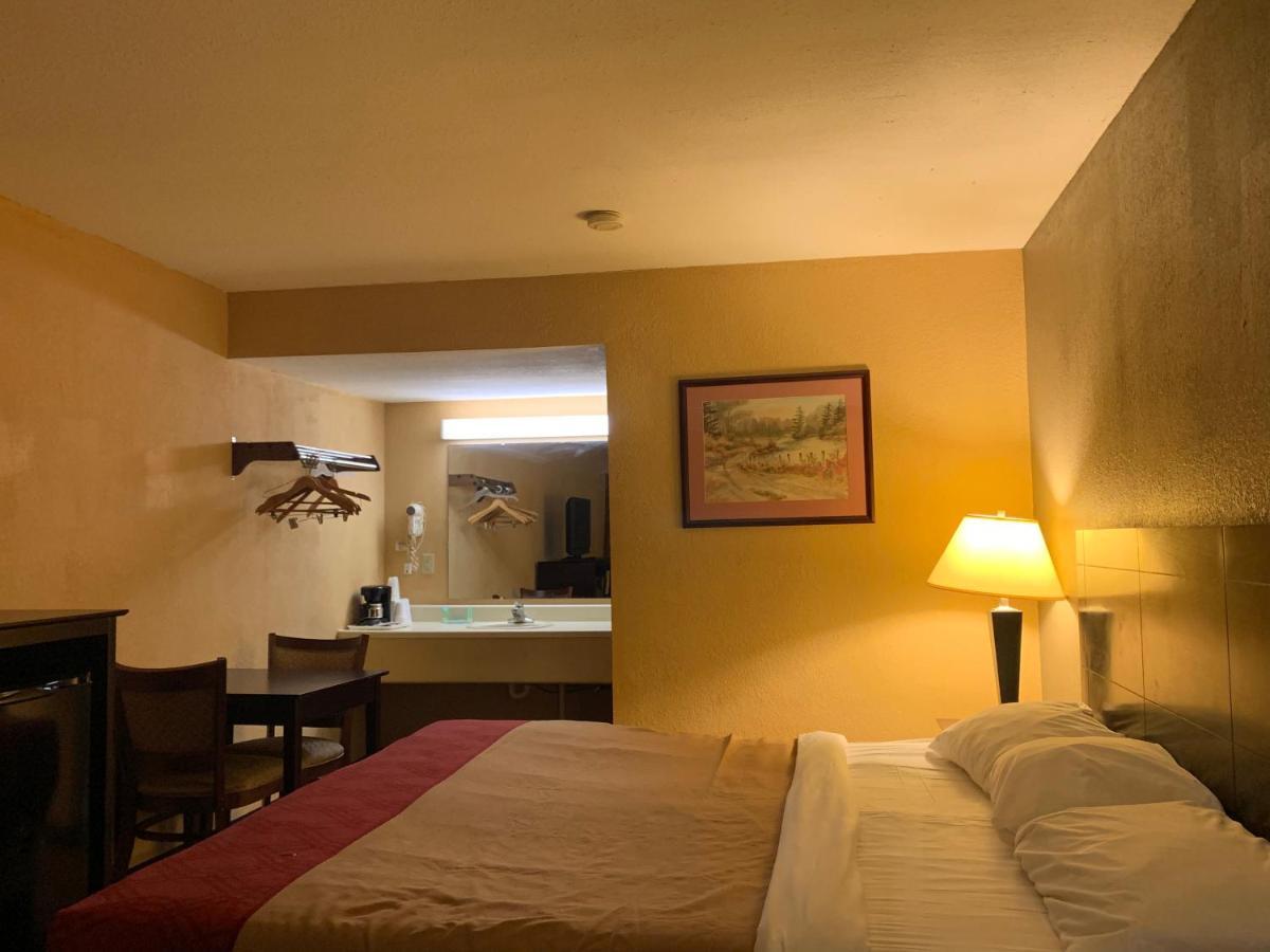 Economy Inn & Suites هانيبال المظهر الخارجي الصورة