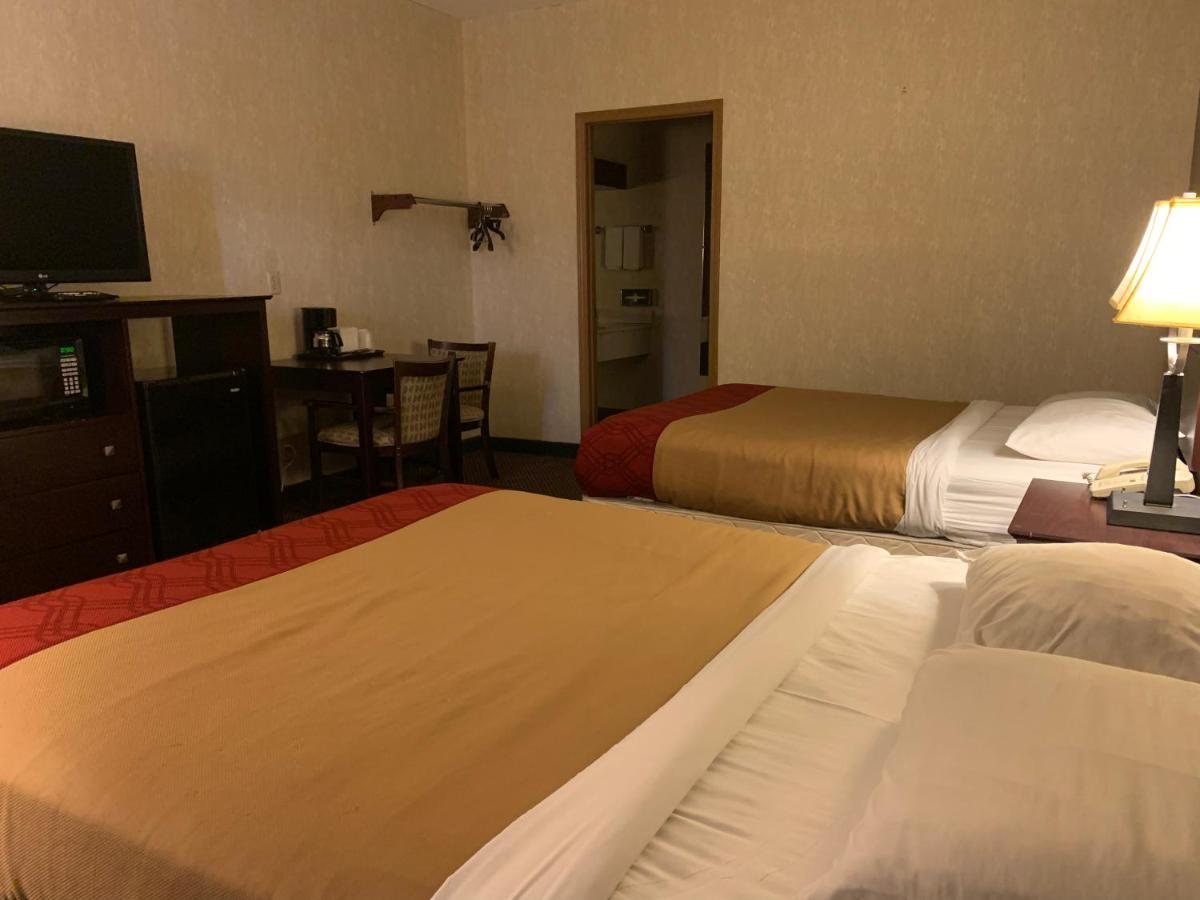 Economy Inn & Suites هانيبال المظهر الخارجي الصورة