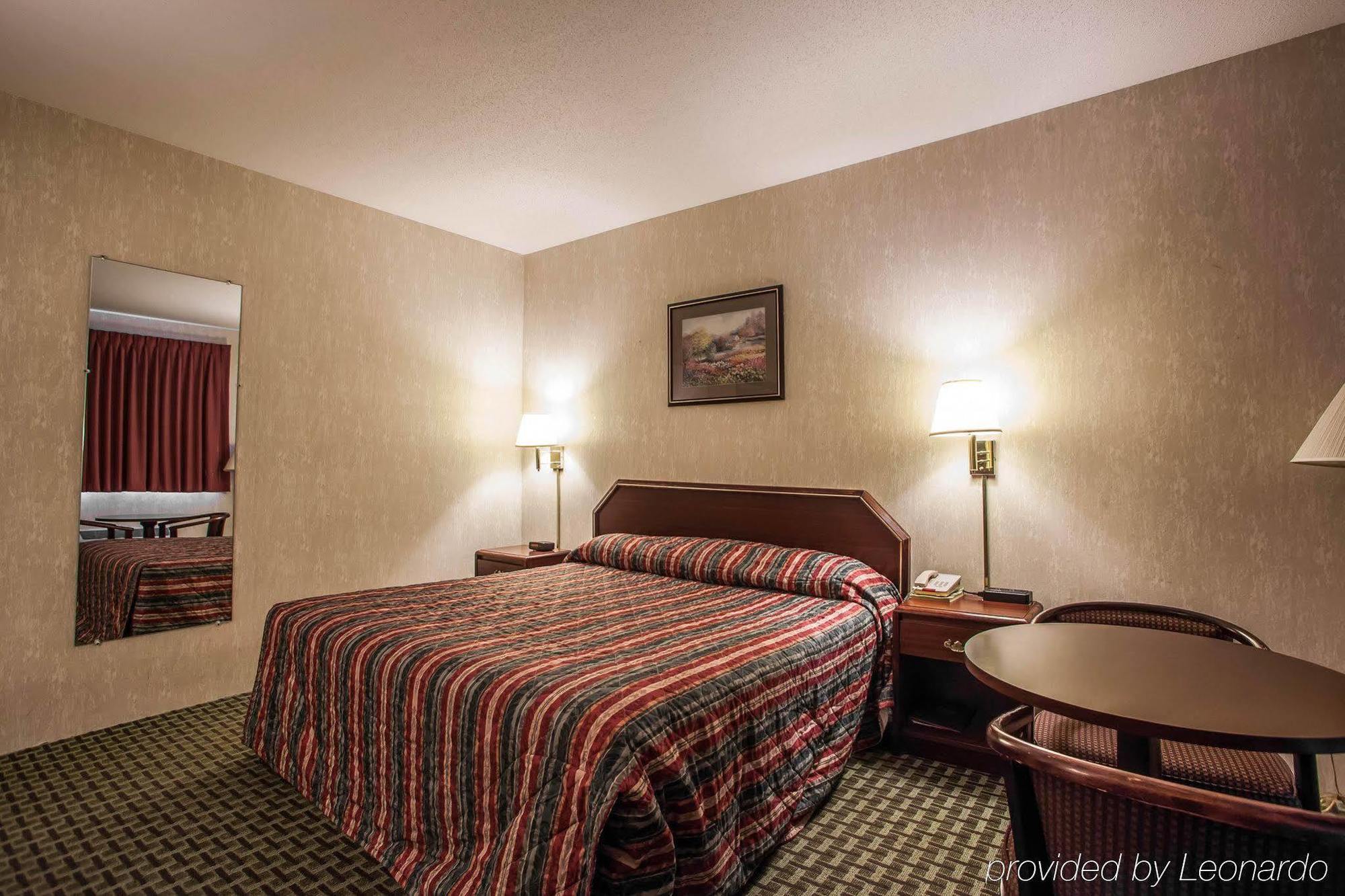 Economy Inn & Suites هانيبال المظهر الخارجي الصورة